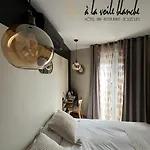 Hotel A La Voile Blanche 3*