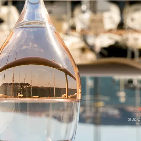 A La Voile Blanche 3*