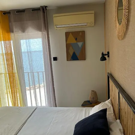 A La Voile Blanche 3*