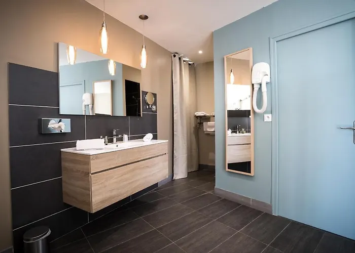 A La Voile Blanche 3*