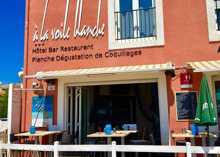 A La Voile Blanche 3*