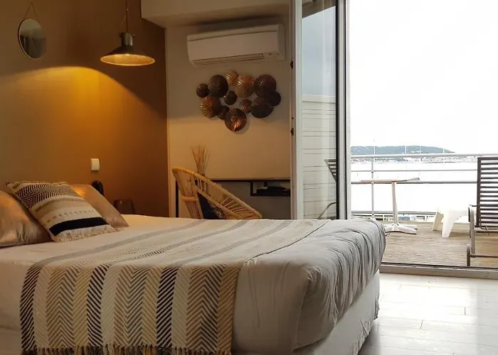 A La Voile Blanche 3*