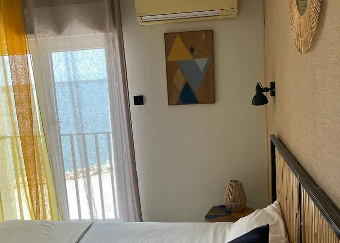 A La Voile Blanche 3*